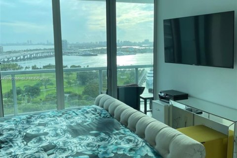 Condo in Miami, Florida, 1 bedroom № 2255466 - photo 14