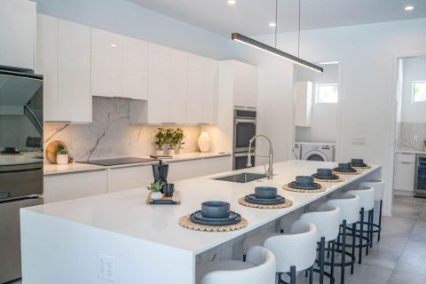 House in Sarasota, Florida 6 bedrooms, 332.03 sq.m. № 1793994 - photo 10