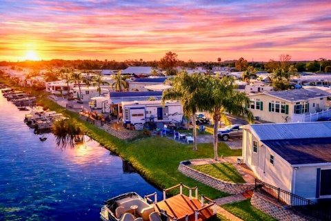 Propiedad comercial en Okeechobee, Florida № 2182754