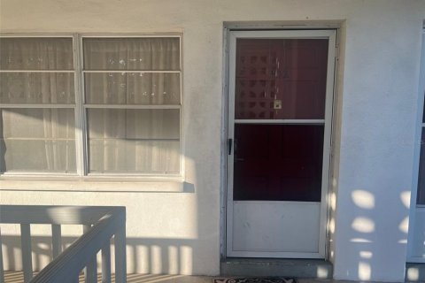 Condominio en alquiler en Saint Petersburg, Florida, 2 dormitorios, 105.44 m2 № 2223116 - foto 2