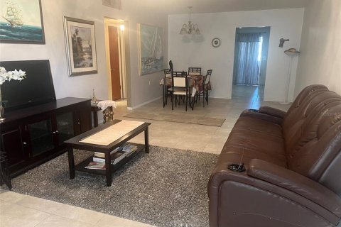 Condominio en alquiler en Saint Petersburg, Florida, 2 dormitorios, 105.44 m2 № 2223116 - foto 3