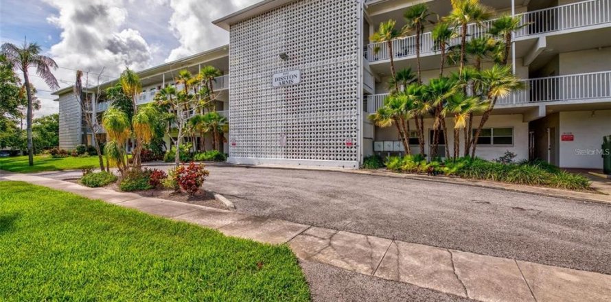 Condominio en Saint Petersburg, Florida, 2 dormitorios № 2223116