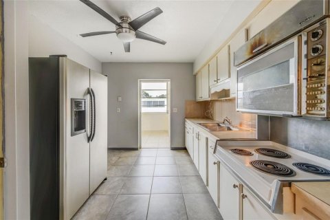 Condominio en alquiler en Saint Petersburg, Florida, 2 dormitorios, 105.44 m2 № 2223116 - foto 8