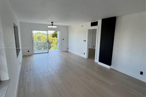 Copropriété à louer à Hollywood, Floride: 1 chambre, 83.43 m2 № 1971798 - photo 4