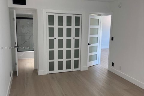 Copropriété à louer à Hollywood, Floride: 1 chambre, 83.43 m2 № 1971798 - photo 13