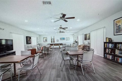 Condo in Saint Petersburg, Florida, 2 bedrooms № 2211413 - photo 22