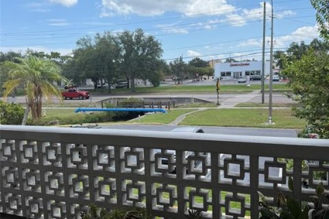 Condo in Saint Petersburg, Florida, 2 bedrooms № 2211413 - photo 18