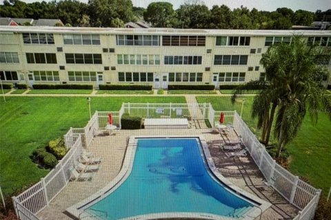Condo in Saint Petersburg, Florida, 2 bedrooms № 2211413 - photo 23
