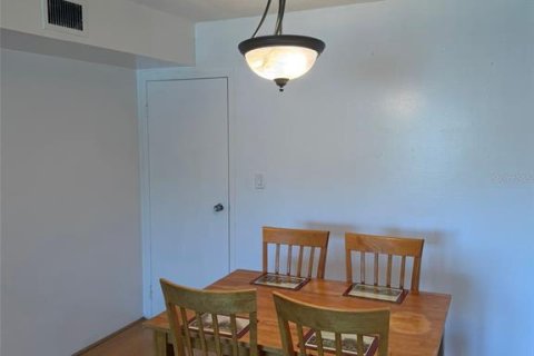 Condo in Saint Petersburg, Florida, 2 bedrooms № 2211413 - photo 15