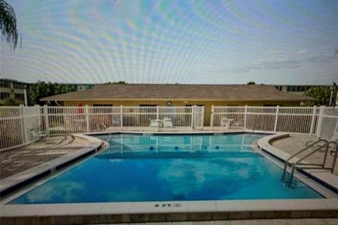 Condo in Saint Petersburg, Florida, 2 bedrooms № 2211413 - photo 21