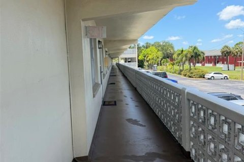 Condo in Saint Petersburg, Florida, 2 bedrooms № 2211413 - photo 19