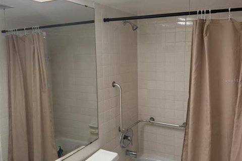 Condo in Saint Petersburg, Florida, 2 bedrooms № 2211413 - photo 6