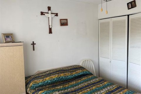 Condo in Saint Petersburg, Florida, 2 bedrooms № 2211413 - photo 5