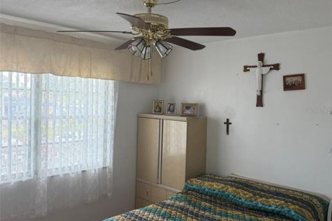 Condo in Saint Petersburg, Florida, 2 bedrooms № 2211413 - photo 4