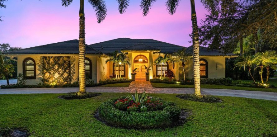 House in Jupiter, Florida 4 bedrooms, 296.17 sq.m. № 2082088