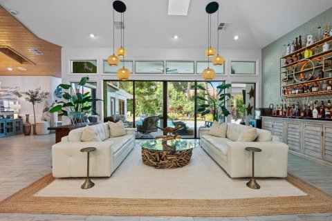 House in Jupiter, Florida 4 bedrooms, 296.17 sq.m. № 2082088 - photo 7