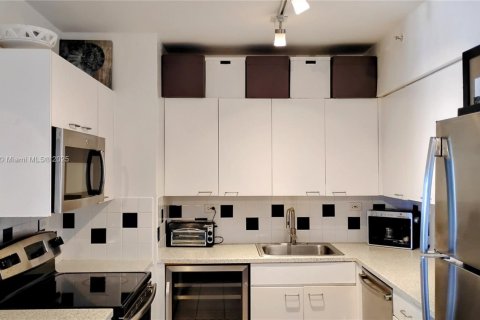Condo in Miami Beach, Florida, 1 bedroom  № 1974799 - photo 8