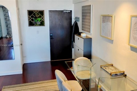 Condo in Miami Beach, Florida, 1 bedroom  № 1974799 - photo 5