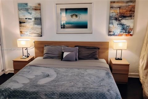 Condo in Miami Beach, Florida, 1 bedroom  № 1974799 - photo 11