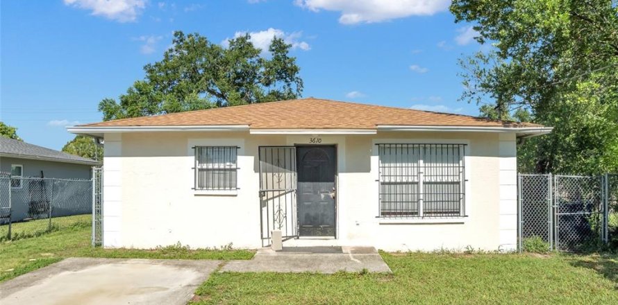 House in Tampa, Florida 3 bedrooms, 111.48 sq.m. № 1849516