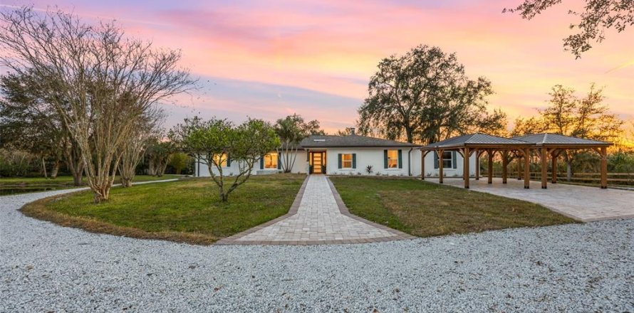 House in Titusville, Florida 5 bedrooms, 273.13 sq.m. № 1508113