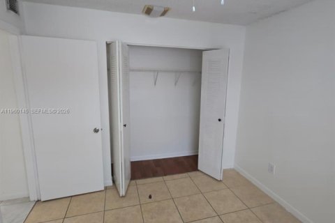 Copropriété à louer à Miami, Floride: 3 chambres, 92.25 m2 № 2023454 - photo 13