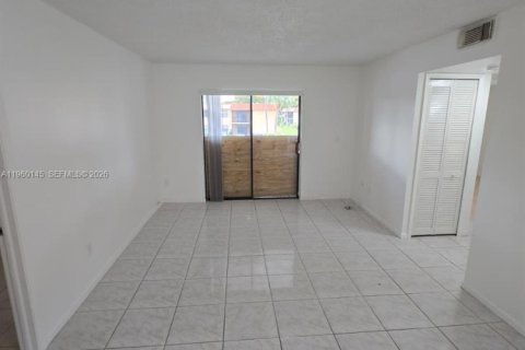 Copropriété à louer à Miami, Floride: 3 chambres, 92.25 m2 № 2023454 - photo 7