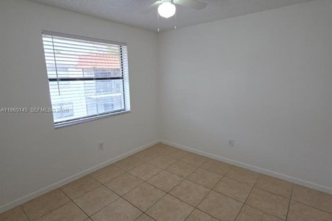 Copropriété à louer à Miami, Floride: 3 chambres, 92.25 m2 № 2023454 - photo 6