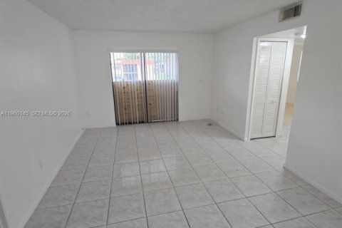 Copropriété à louer à Miami, Floride: 3 chambres, 92.25 m2 № 2023454 - photo 3
