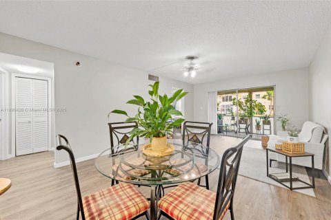 Condo à Deerfield Beach, Floride, 2 chambres  № 2038112
