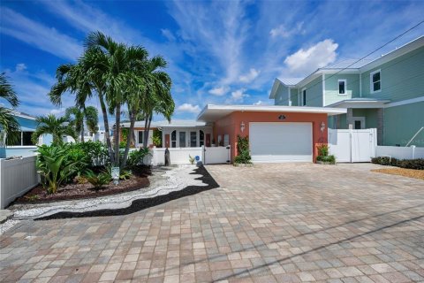 Villa ou maison à vendre à Madeira Beach, Floride: 4 chambres, 172.52 m2 № 1917985 - photo 3