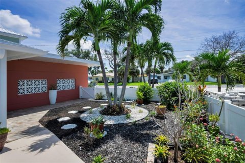 Villa ou maison à vendre à Madeira Beach, Floride: 4 chambres, 172.52 m2 № 1917985 - photo 8