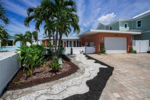 Villa ou maison à vendre à Madeira Beach, Floride: 4 chambres, 172.52 m2 № 1917985 - photo 2
