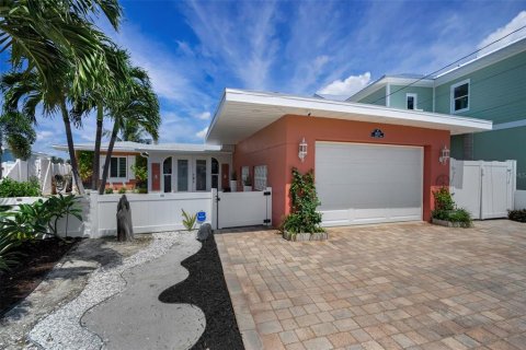 Villa ou maison à vendre à Madeira Beach, Floride: 4 chambres, 172.52 m2 № 1917985 - photo 1