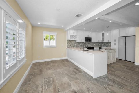 Villa ou maison à vendre à Madeira Beach, Floride: 4 chambres, 172.52 m2 № 1917985 - photo 27