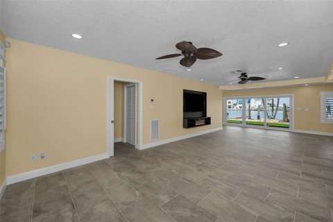 Villa ou maison à vendre à Madeira Beach, Floride: 4 chambres, 172.52 m2 № 1917985 - photo 19