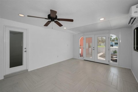 Villa ou maison à vendre à Madeira Beach, Floride: 4 chambres, 172.52 m2 № 1917985 - photo 17