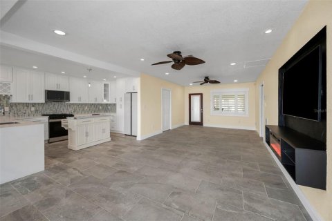 Villa ou maison à vendre à Madeira Beach, Floride: 4 chambres, 172.52 m2 № 1917985 - photo 21