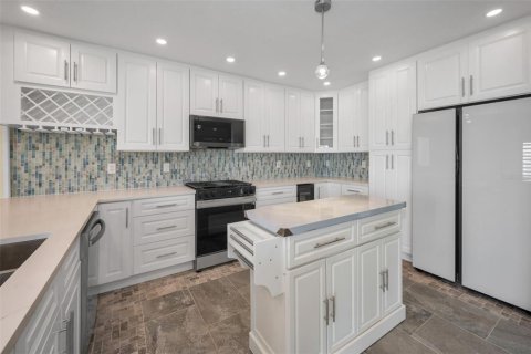 Villa ou maison à vendre à Madeira Beach, Floride: 4 chambres, 172.52 m2 № 1917985 - photo 28