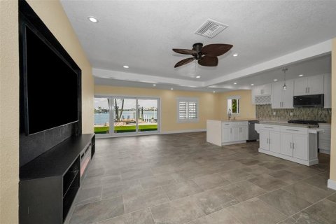 Villa ou maison à vendre à Madeira Beach, Floride: 4 chambres, 172.52 m2 № 1917985 - photo 24