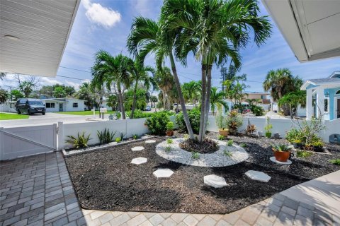 Villa ou maison à vendre à Madeira Beach, Floride: 4 chambres, 172.52 m2 № 1917985 - photo 9