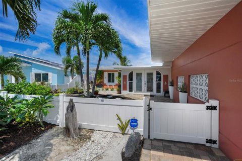 Villa ou maison à vendre à Madeira Beach, Floride: 4 chambres, 172.52 m2 № 1917985 - photo 11