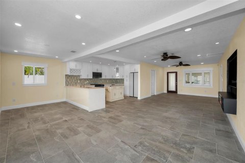 Villa ou maison à vendre à Madeira Beach, Floride: 4 chambres, 172.52 m2 № 1917985 - photo 26