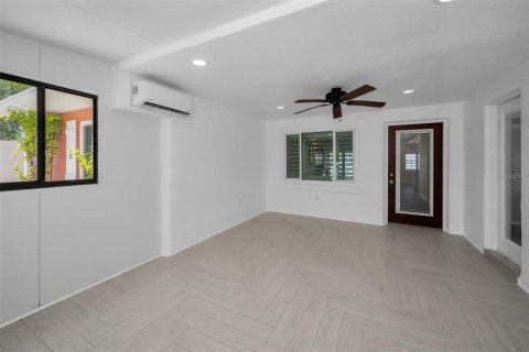 Villa ou maison à vendre à Madeira Beach, Floride: 4 chambres, 172.52 m2 № 1917985 - photo 15