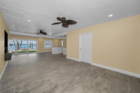 Villa ou maison à vendre à Madeira Beach, Floride: 4 chambres, 172.52 m2 № 1917985 - photo 20