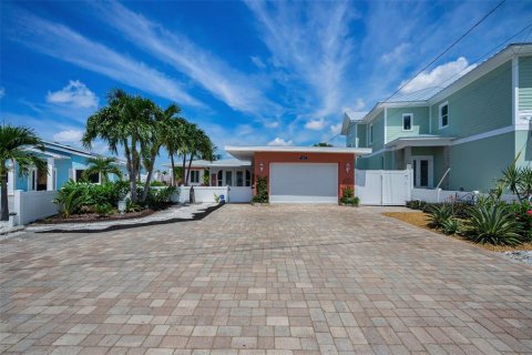 Villa ou maison à vendre à Madeira Beach, Floride: 4 chambres, 172.52 m2 № 1917985 - photo 4