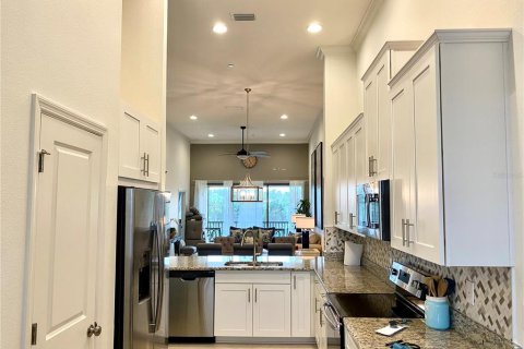 Condo in Bradenton, Florida, 2 bedrooms  № 2205724 - photo 9