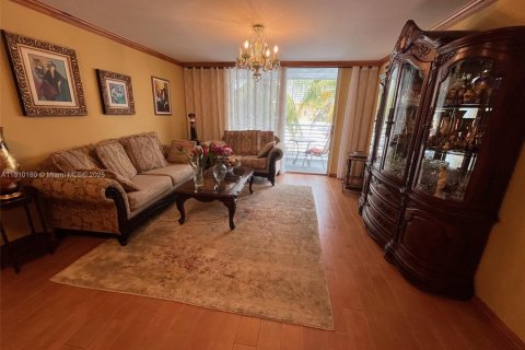 Condo in North Miami Beach, Florida, 2 bedrooms  № 1752731 - photo 7
