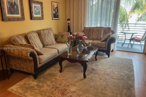 Condo in North Miami Beach, Florida, 2 bedrooms  № 1752731 - photo 8