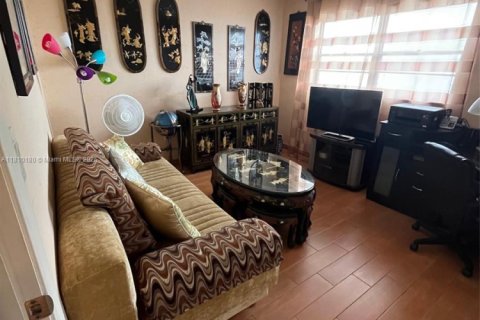 Condo in North Miami Beach, Florida, 2 bedrooms  № 1752731 - photo 12
